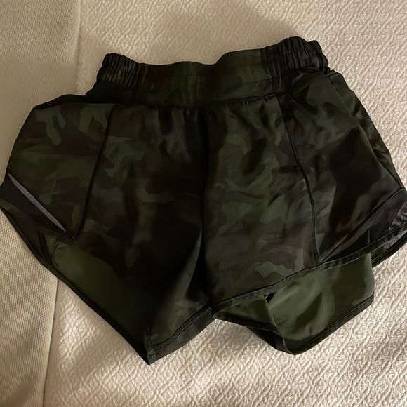 lululemon athletica Pants - lululemon green camo shorts size 2 tall